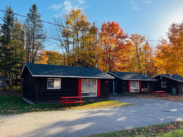 Glenview Cottages image 1