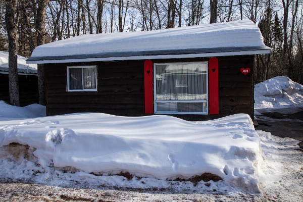 Glenview Cottages image 3